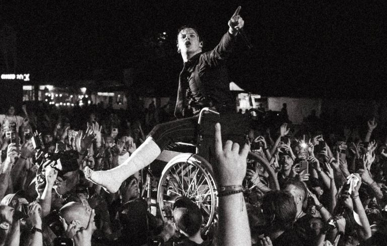 Watch Yungblud crowdsurf in a wheelchair after breaking his leg