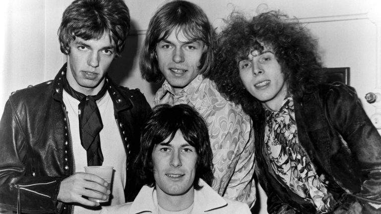 “I thought it would never amount to much, and it certainly wouldn’t interfere with the band. How wrong I was!” Steve Howe’s pre-Yes band were derailed by a single their vocalist was never meant to sing