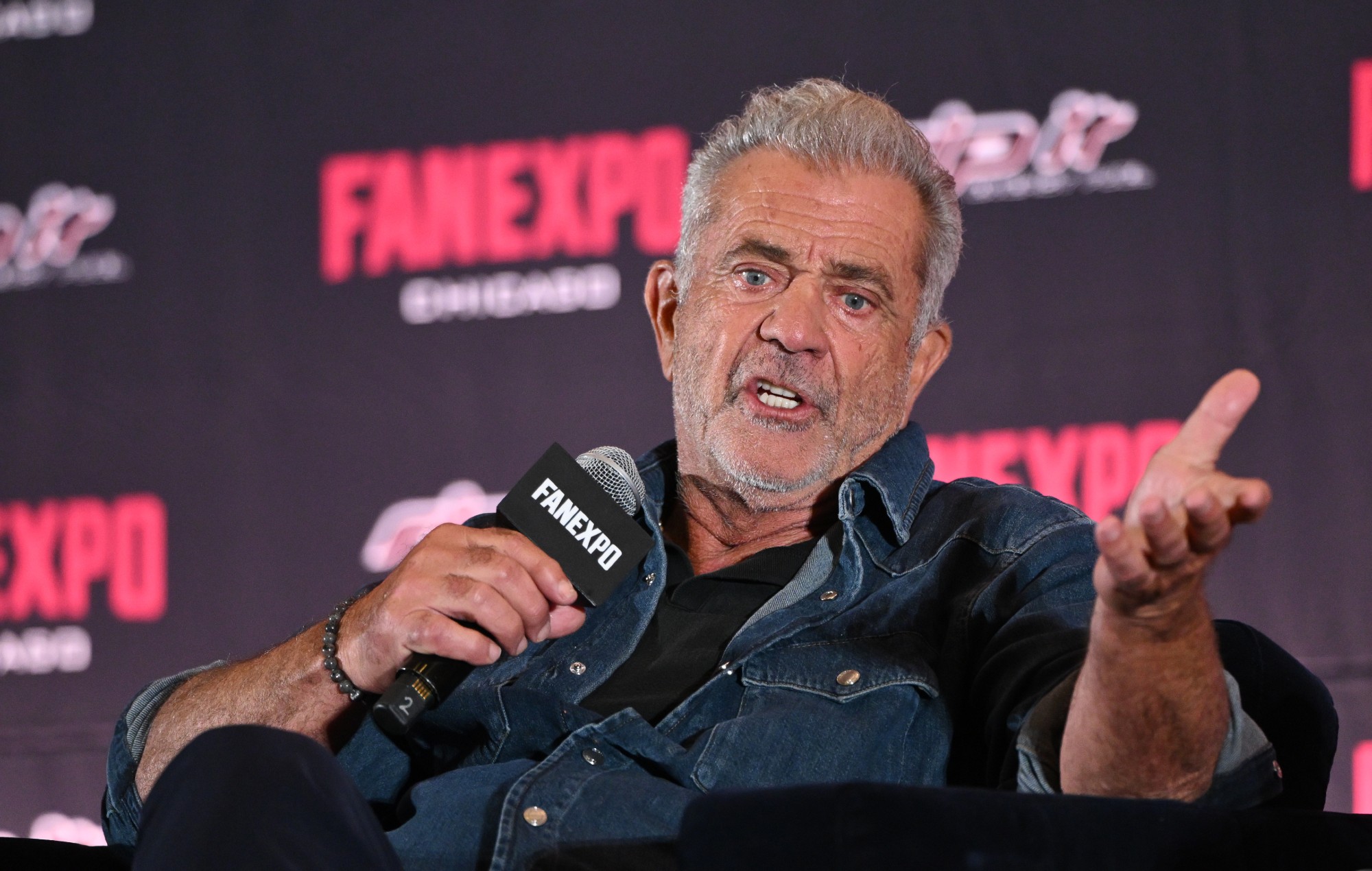 Mel Gibson apologises for mocking sign language interpreter: “Thoughtless idiocy”