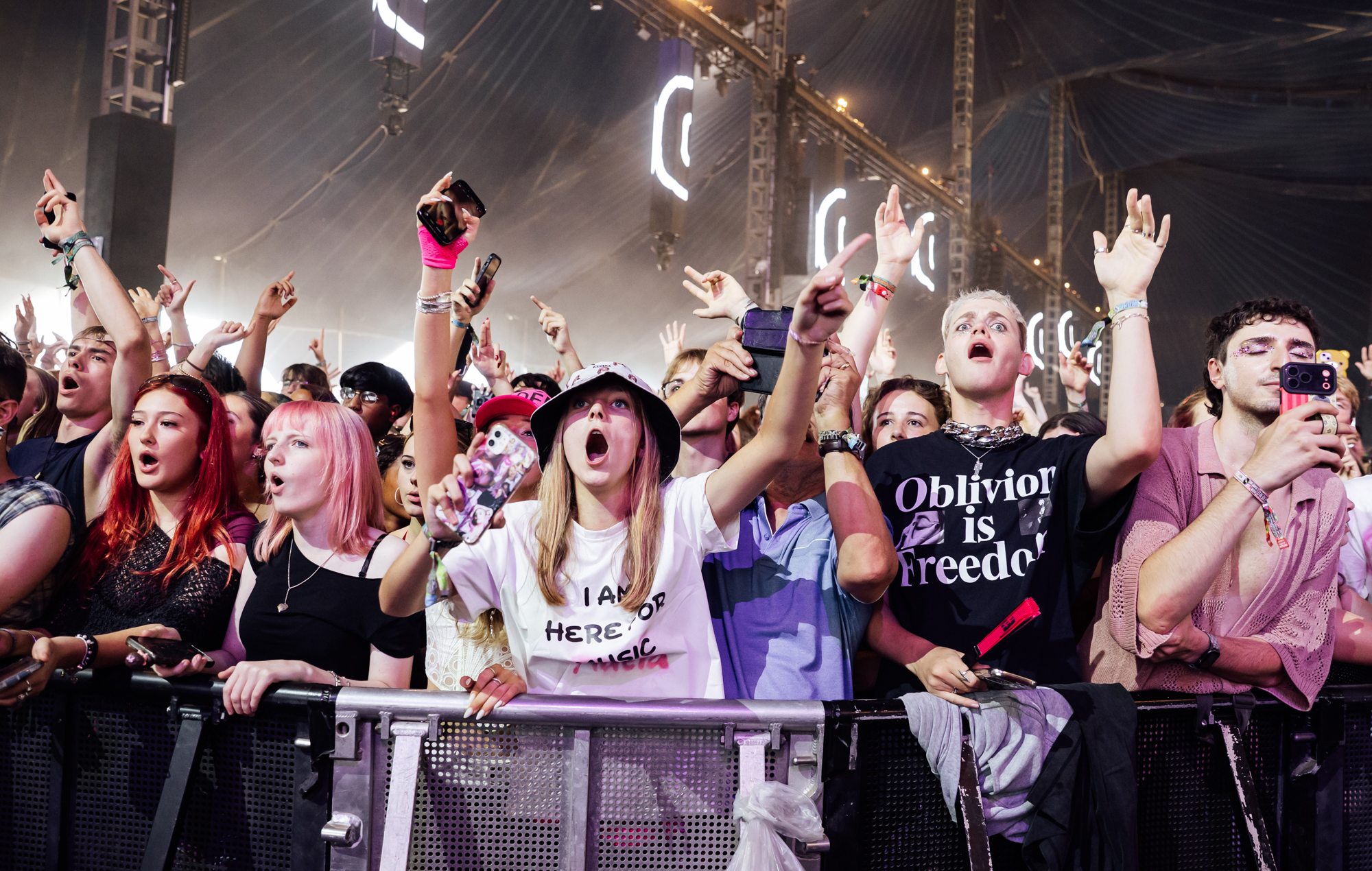 Couple at Leeds Festival get 80 mile Uber to Creamfields after “house music shut down” by Warehouse closures: “We just need some oonts oonts”