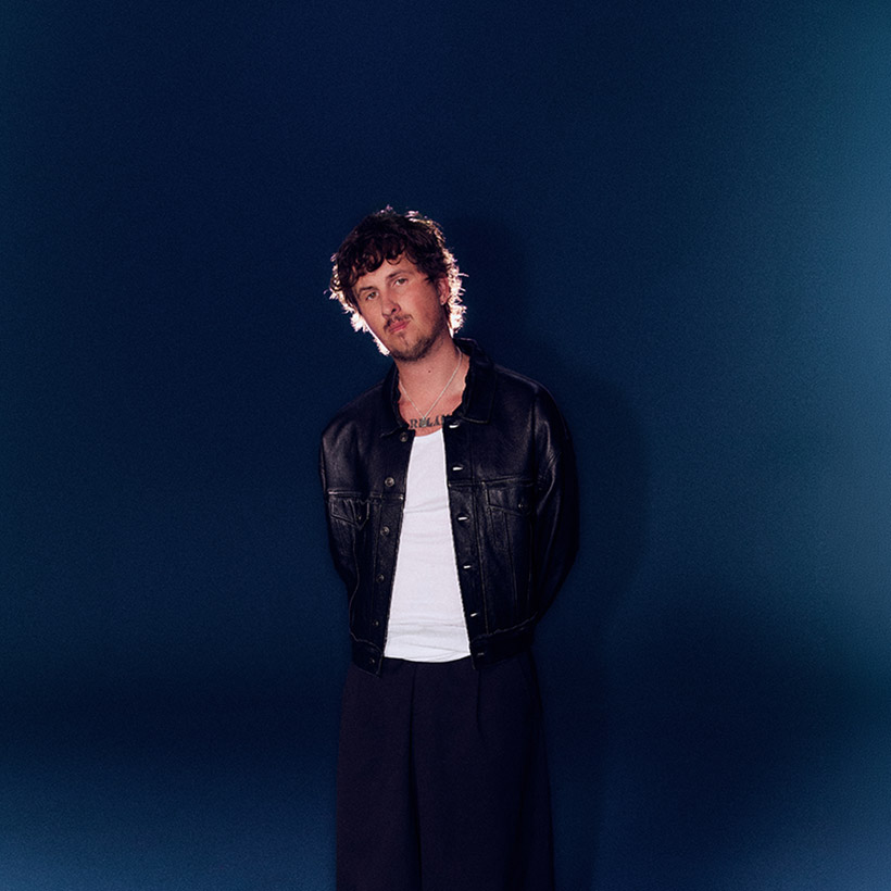 Arthur Hill Takes On Modern Dating With ‘Orange Wine’